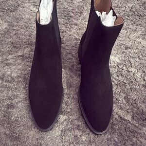 Quince Women's Black Chelsea suede Boots